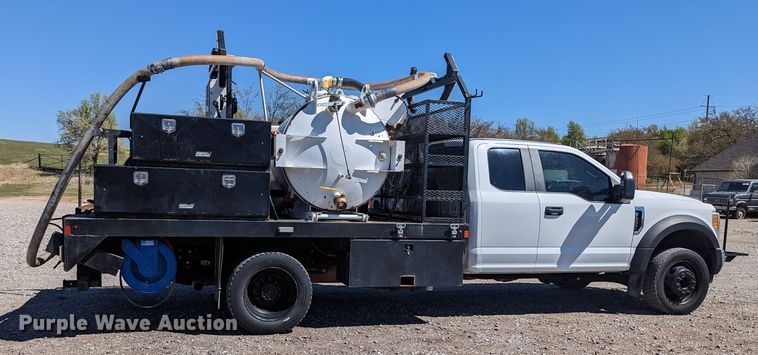 image for item MN9806 2017 Ford F550 Super Duty  vacuum truck