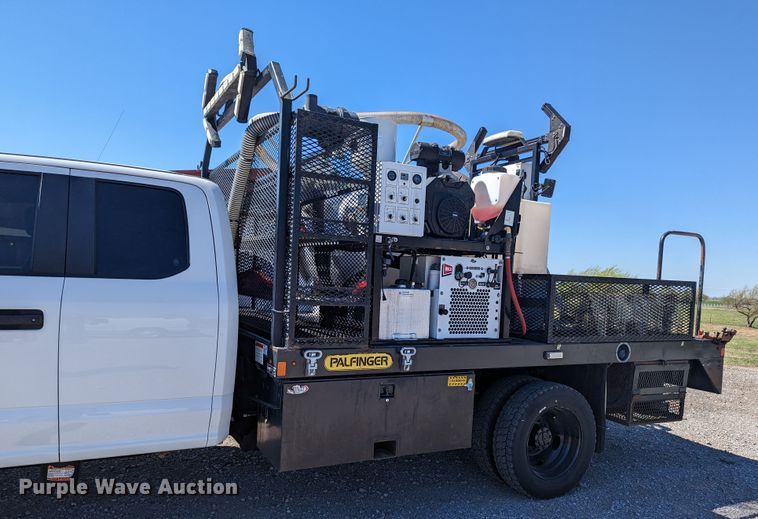 image for item MN9806 2017 Ford F550 Super Duty  vacuum truck