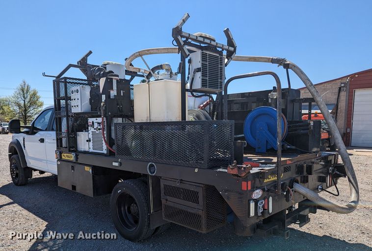 image for item MN9806 2017 Ford F550 Super Duty  vacuum truck