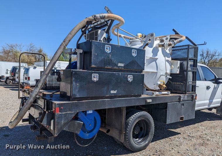 image for item MN9806 2017 Ford F550 Super Duty  vacuum truck
