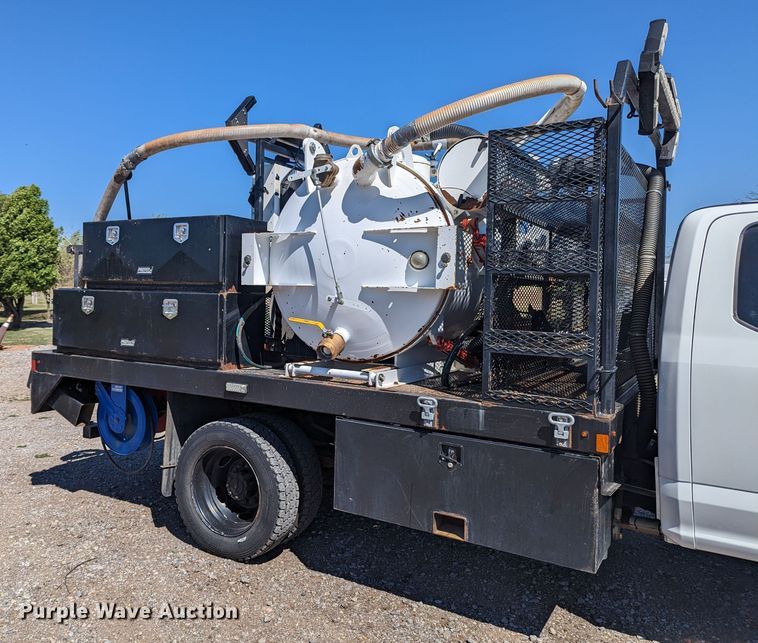 image for item MN9806 2017 Ford F550 Super Duty  vacuum truck