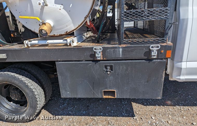 image for item MN9806 2017 Ford F550 Super Duty  vacuum truck