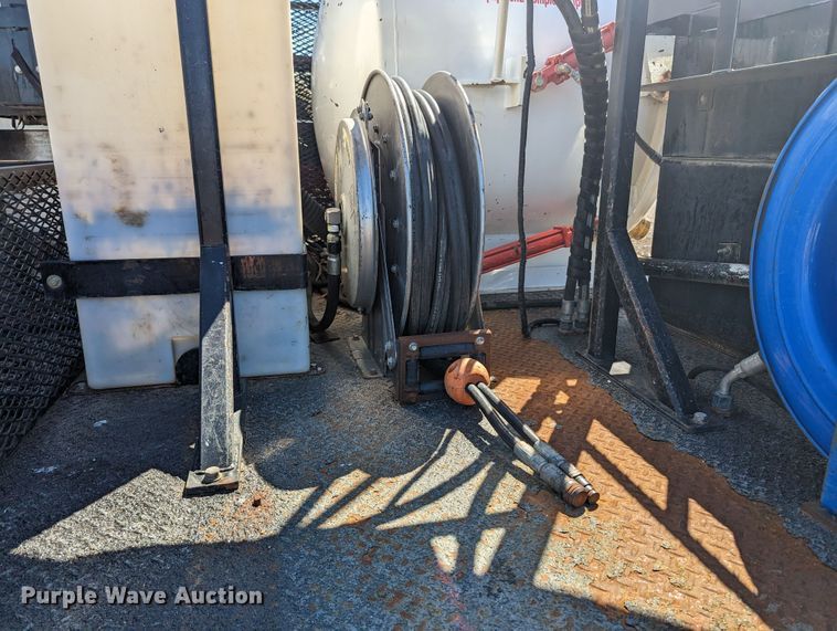 image for item MN9806 2017 Ford F550 Super Duty  vacuum truck