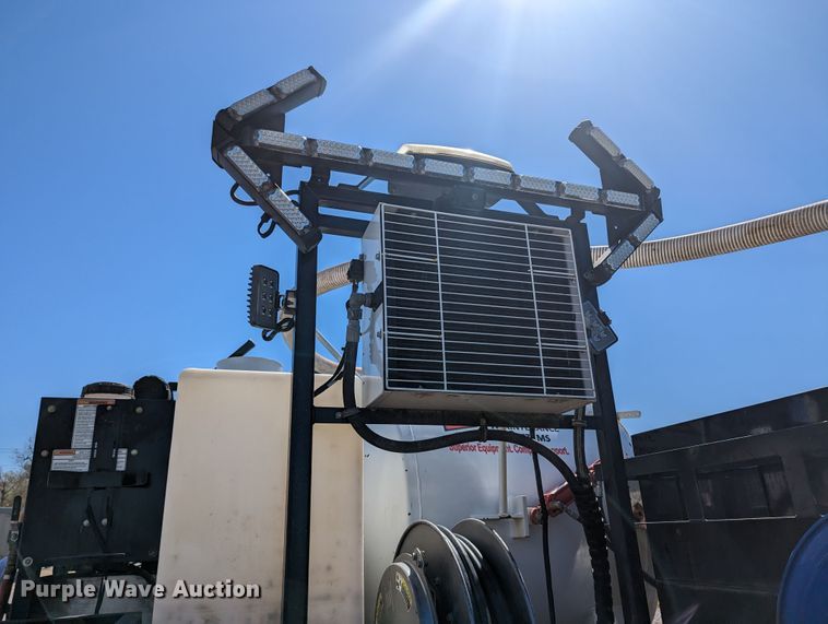 image for item MN9806 2017 Ford F550 Super Duty  vacuum truck