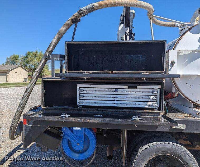 image for item MN9806 2017 Ford F550 Super Duty  vacuum truck