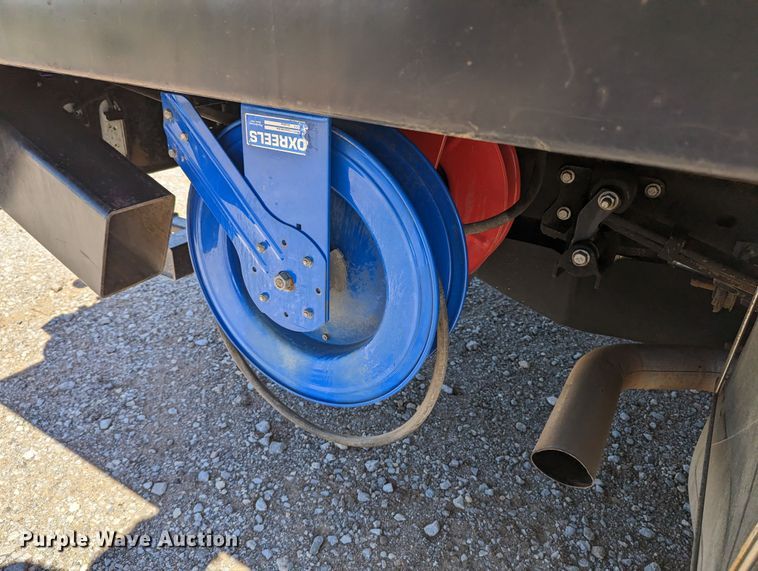 image for item MN9806 2017 Ford F550 Super Duty  vacuum truck