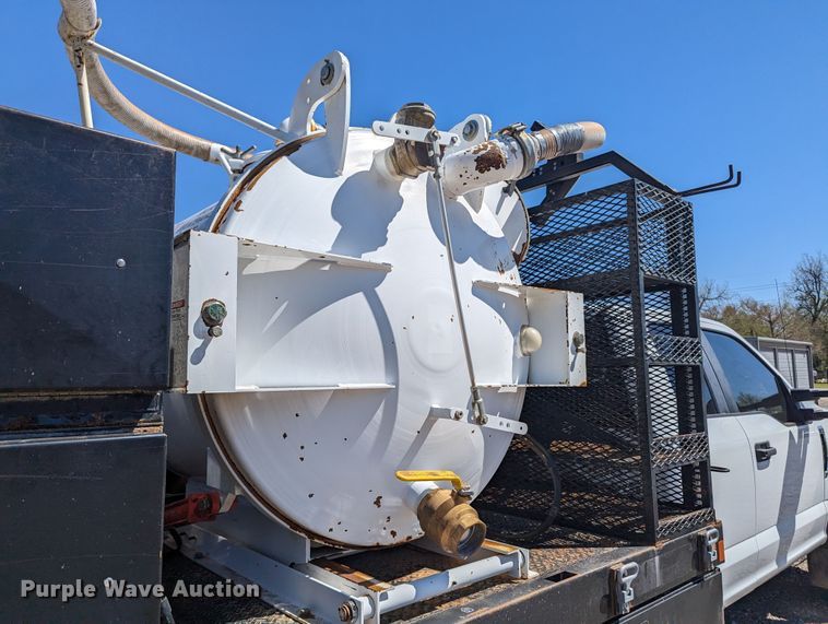 image for item MN9806 2017 Ford F550 Super Duty  vacuum truck