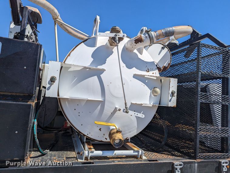 image for item MN9806 2017 Ford F550 Super Duty  vacuum truck