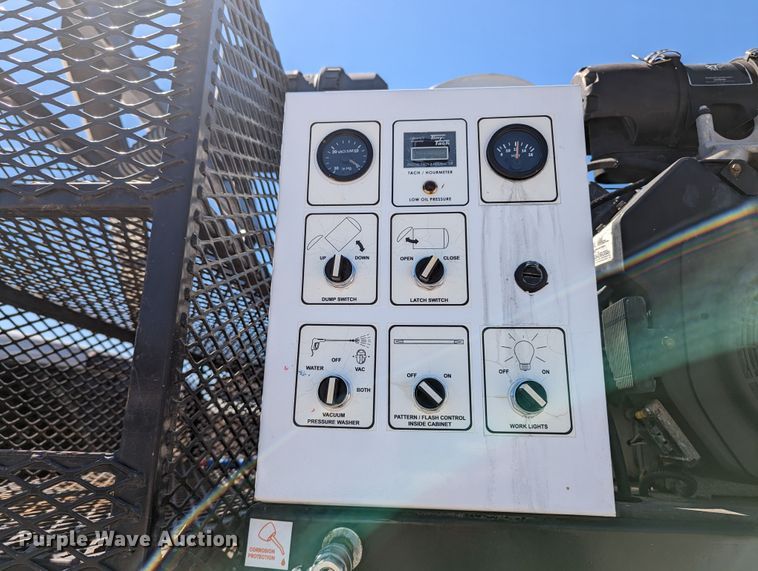 image for item MN9806 2017 Ford F550 Super Duty  vacuum truck