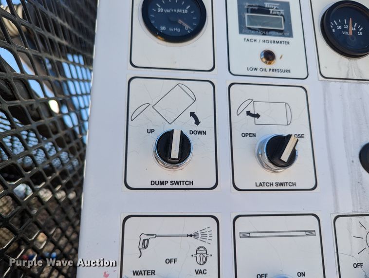 image for item MN9806 2017 Ford F550 Super Duty  vacuum truck