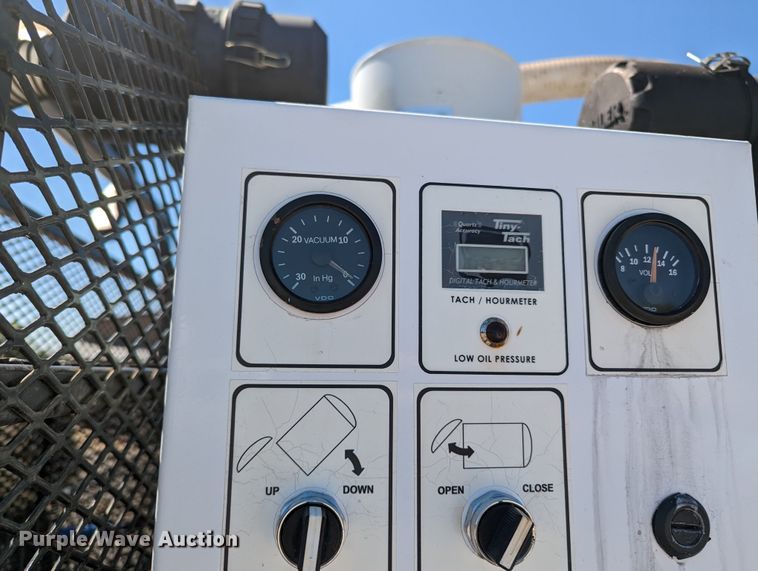 image for item MN9806 2017 Ford F550 Super Duty  vacuum truck