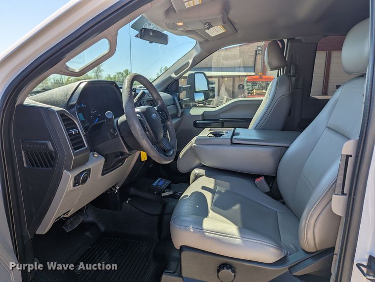 image for item MN9806 2017 Ford F550 Super Duty  vacuum truck