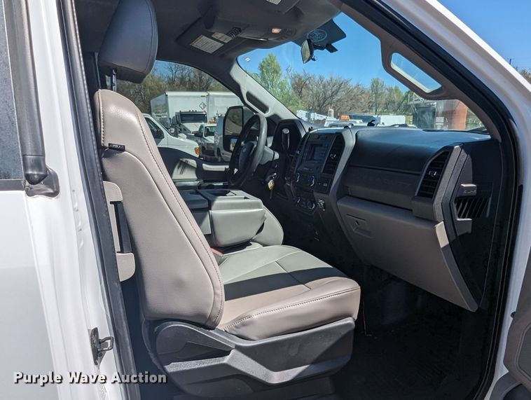 image for item MN9806 2017 Ford F550 Super Duty  vacuum truck