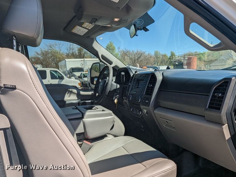 image for item MN9806 2017 Ford F550 Super Duty  vacuum truck