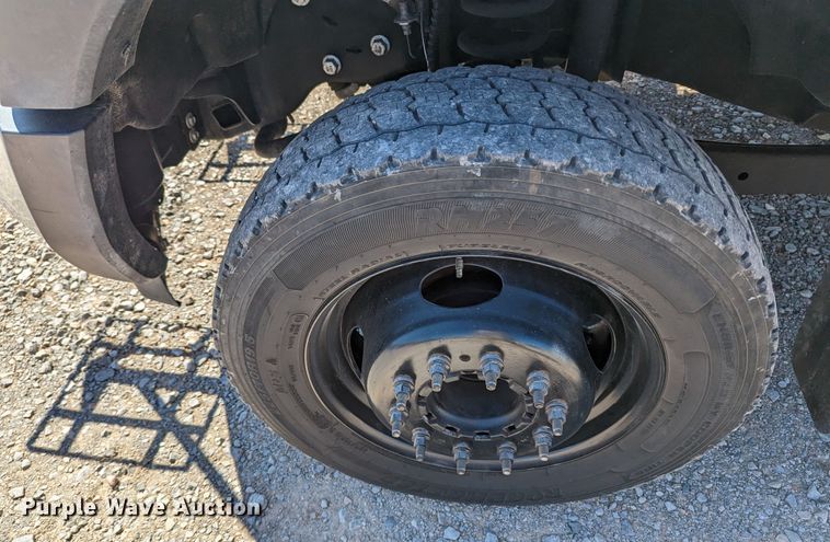 image for item MN9806 2017 Ford F550 Super Duty  vacuum truck