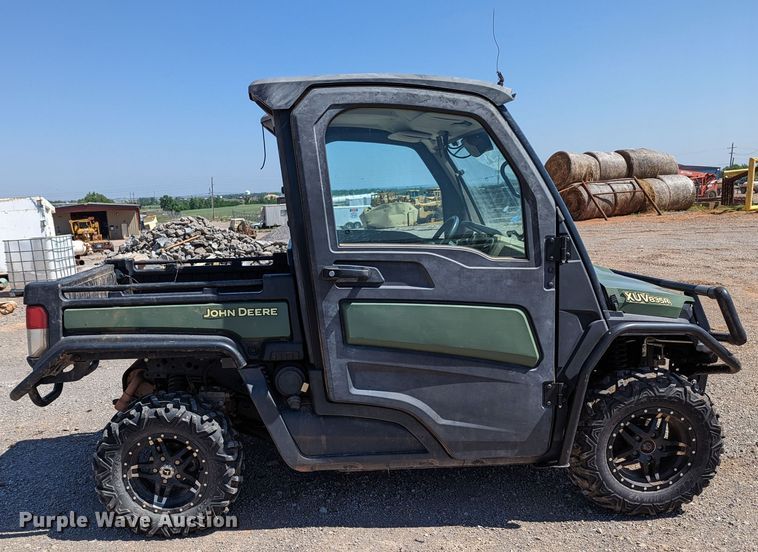 image for item MN9992 2020 John Deere XUV835R  utility vehicle