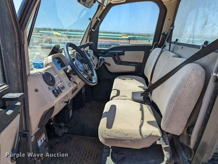 image for item MN9992 2020 John Deere XUV835R  utility vehicle