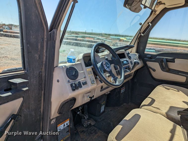 image for item MN9992 2020 John Deere XUV835R  utility vehicle