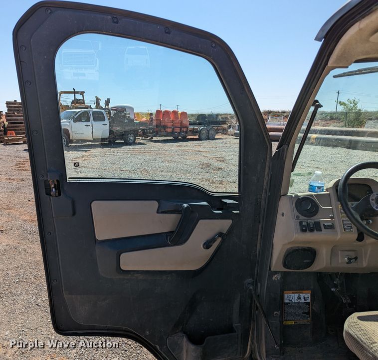 image for item MN9992 2020 John Deere XUV835R  utility vehicle