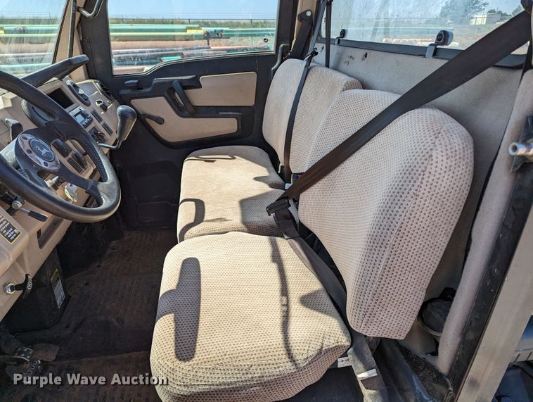 image for item MN9992 2020 John Deere XUV835R  utility vehicle