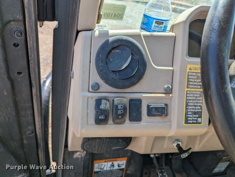 image for item MN9992 2020 John Deere XUV835R  utility vehicle