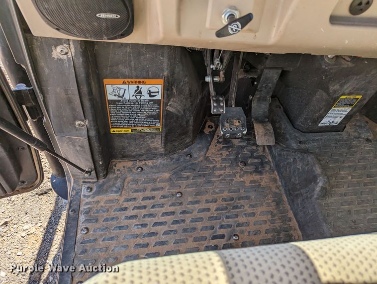 image for item MN9992 2020 John Deere XUV835R  utility vehicle