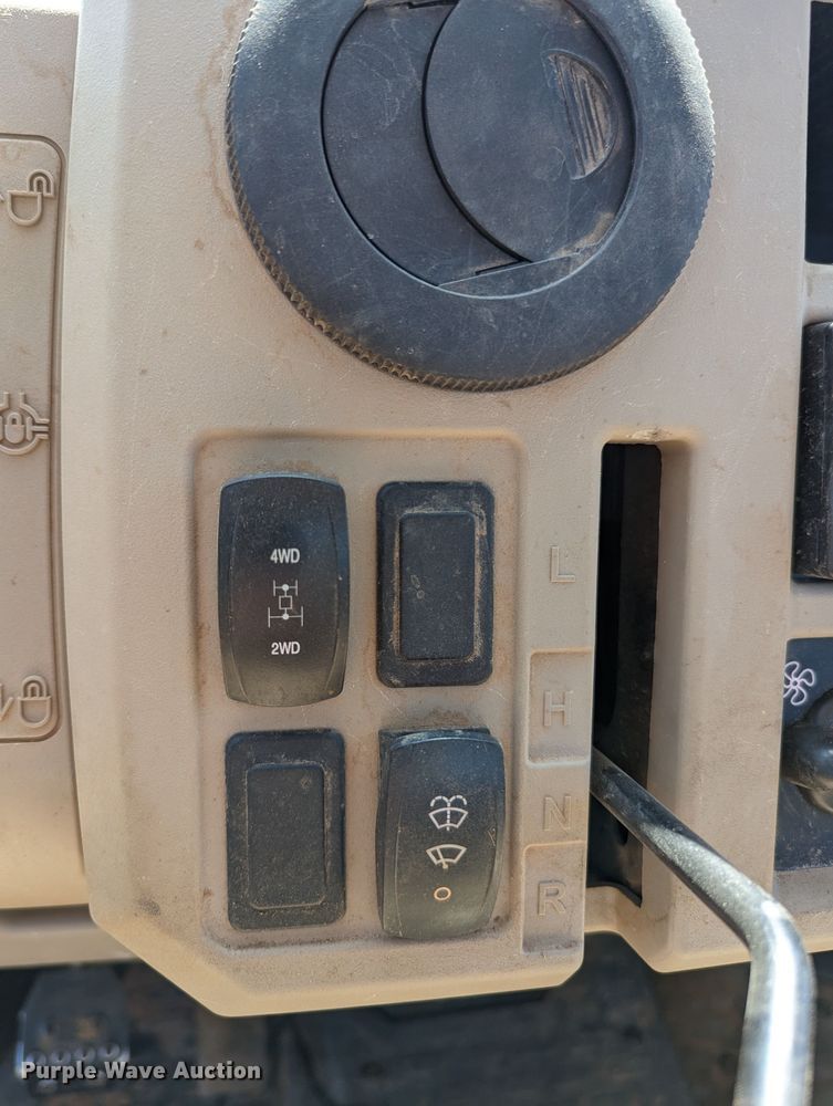 image for item MN9992 2020 John Deere XUV835R  utility vehicle