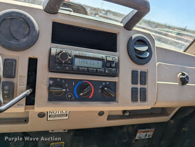 image for item MN9992 2020 John Deere XUV835R  utility vehicle