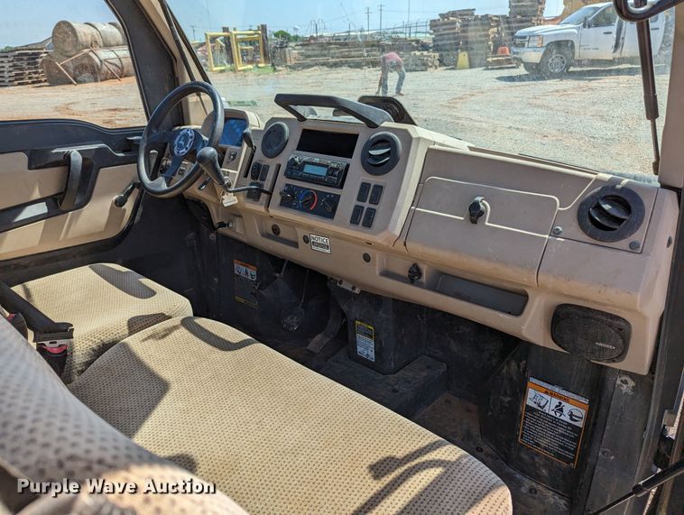 image for item MN9992 2020 John Deere XUV835R  utility vehicle