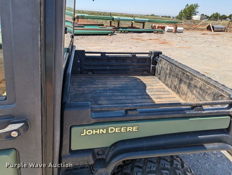 image for item MN9992 2020 John Deere XUV835R  utility vehicle