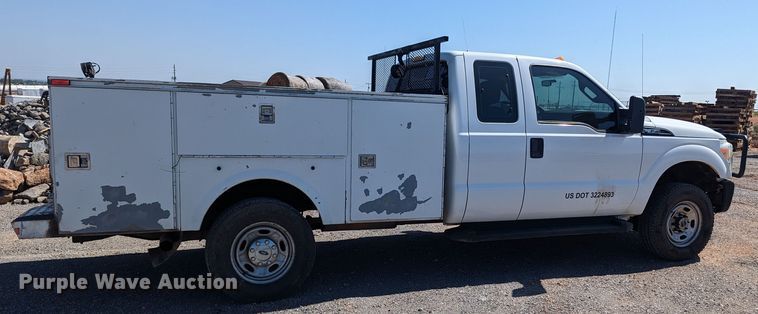 image for item MN9994 2011 Ford F350 Super Duty  SuperCab utility bed pickup truck