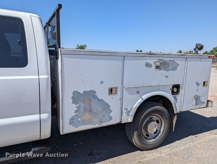 image for item MN9994 2011 Ford F350 Super Duty  SuperCab utility bed pickup truck