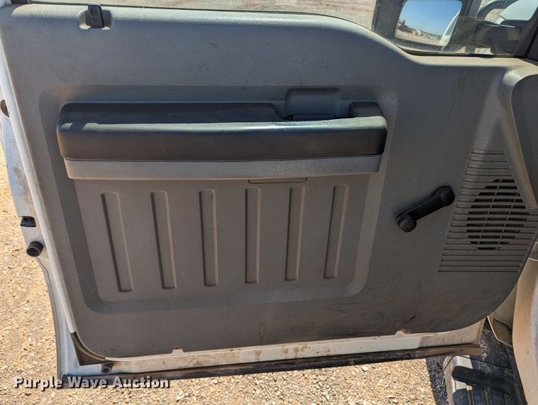 image for item MN9994 2011 Ford F350 Super Duty  SuperCab utility bed pickup truck