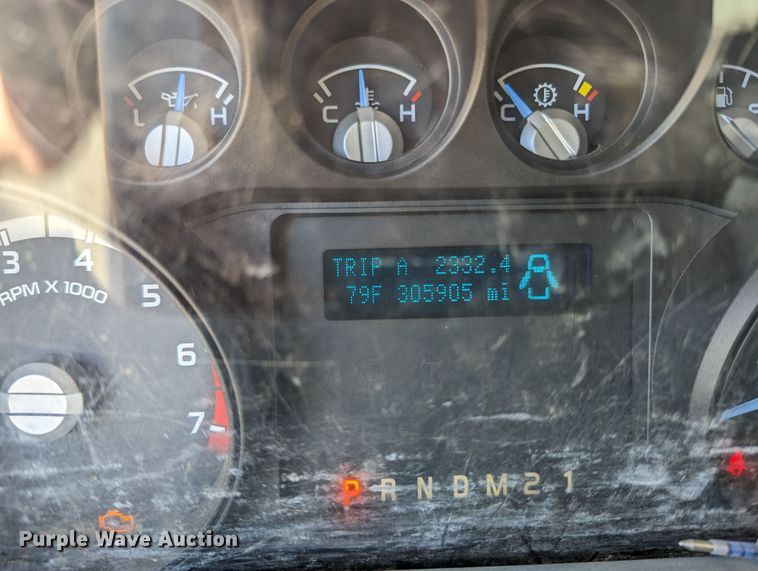 image for item MN9994 2011 Ford F350 Super Duty  SuperCab utility bed pickup truck