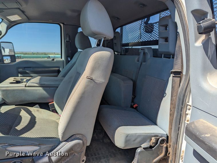 image for item MN9994 2011 Ford F350 Super Duty  SuperCab utility bed pickup truck