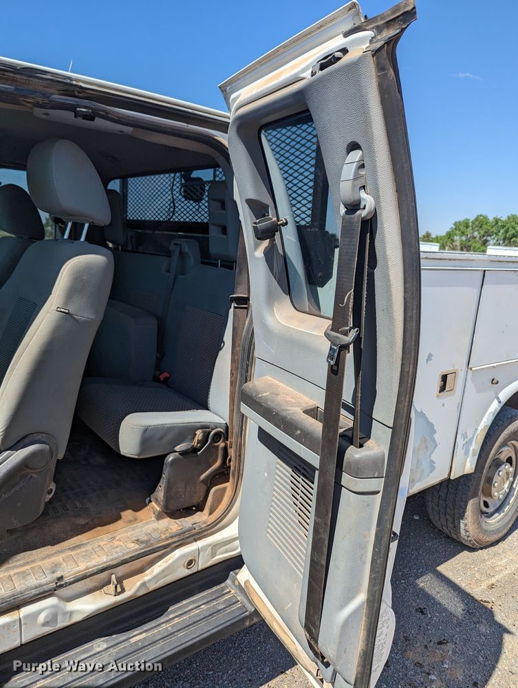 image for item MN9994 2011 Ford F350 Super Duty  SuperCab utility bed pickup truck