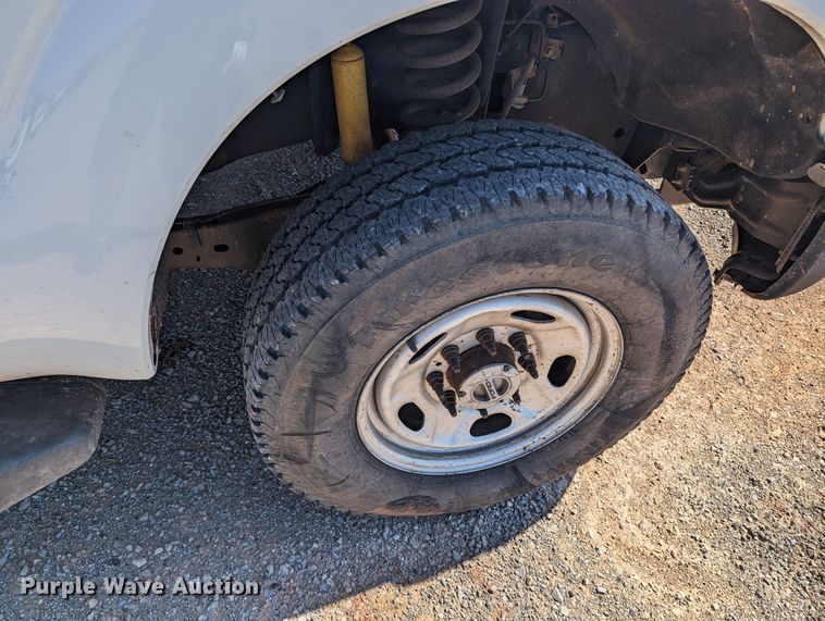 image for item MN9994 2011 Ford F350 Super Duty  SuperCab utility bed pickup truck