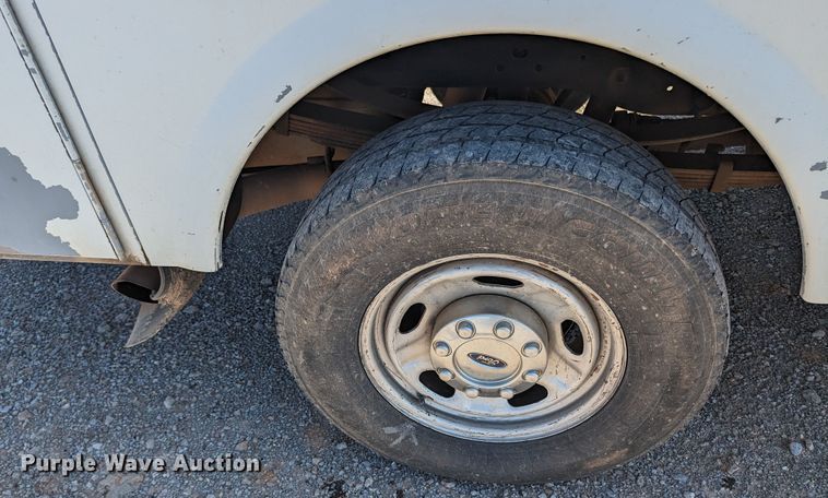 image for item MN9994 2011 Ford F350 Super Duty  SuperCab utility bed pickup truck