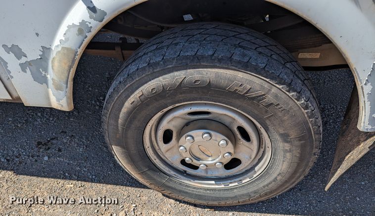 image for item MN9994 2011 Ford F350 Super Duty  SuperCab utility bed pickup truck