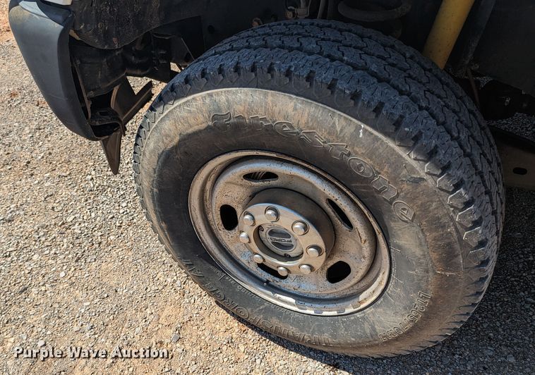 image for item MN9994 2011 Ford F350 Super Duty  SuperCab utility bed pickup truck