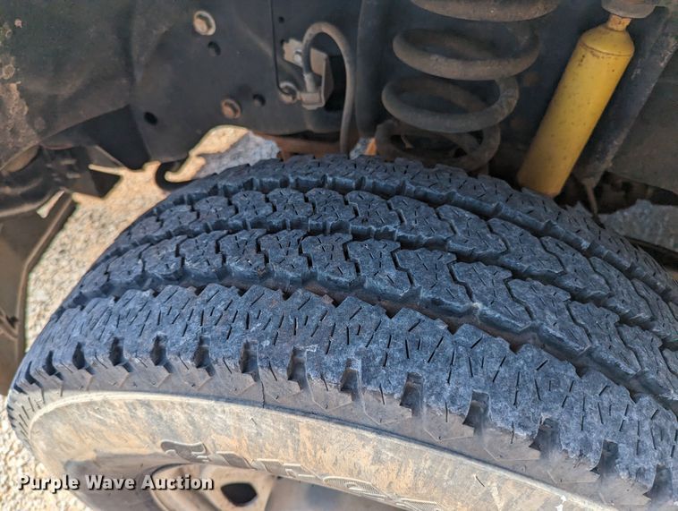 image for item MN9994 2011 Ford F350 Super Duty  SuperCab utility bed pickup truck