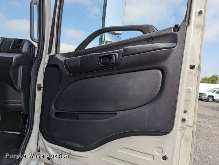 image for item MN9998 2010 Hino 268  refrigerated truck