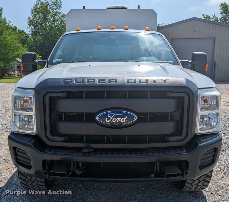 image for item MN9999 2011 Ford  F350 Super Duty  SuperCab utility bed pickup truck