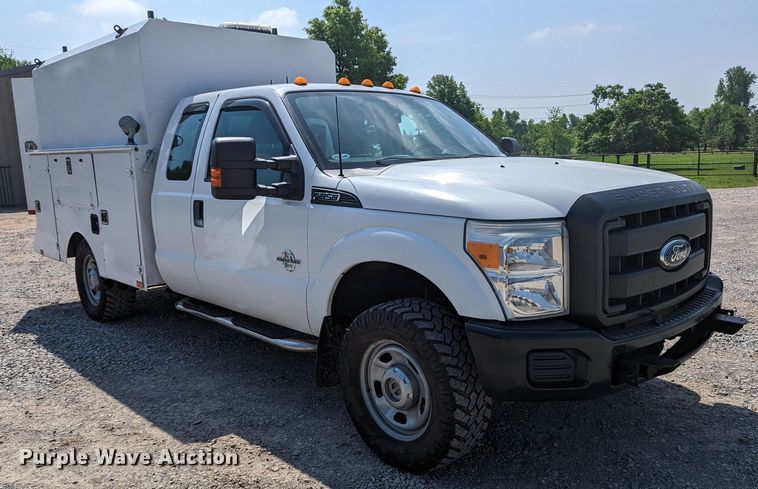 image for item MN9999 2011 Ford  F350 Super Duty  SuperCab utility bed pickup truck