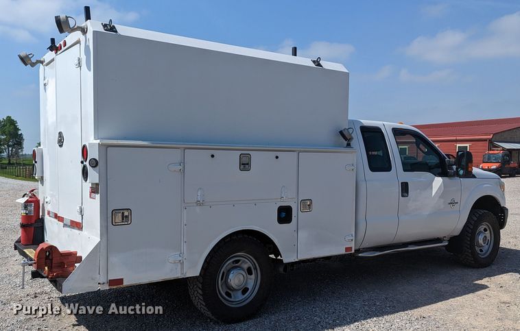 image for item MN9999 2011 Ford  F350 Super Duty  SuperCab utility bed pickup truck