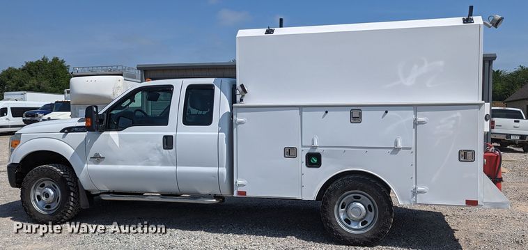 image for item MN9999 2011 Ford  F350 Super Duty  SuperCab utility bed pickup truck