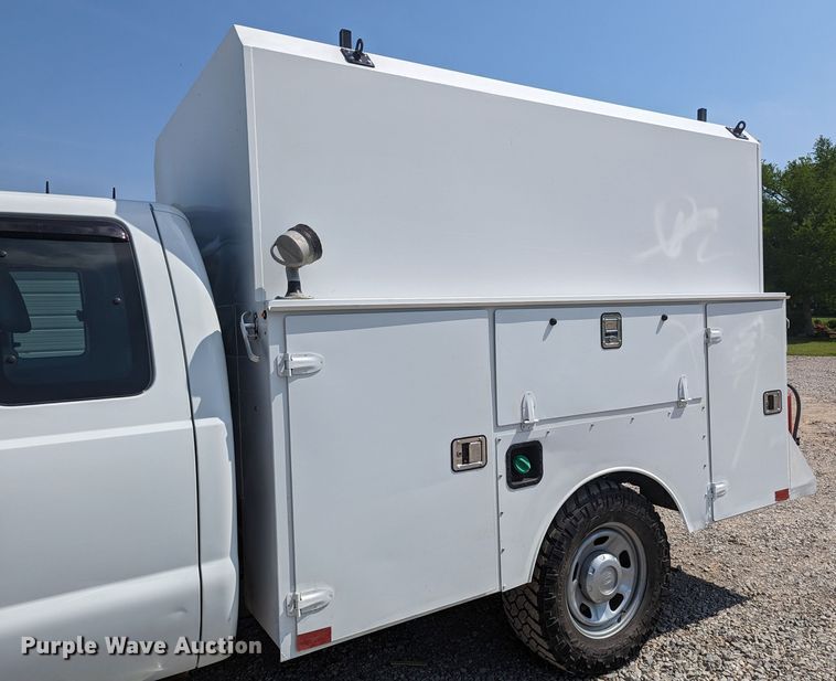 image for item MN9999 2011 Ford  F350 Super Duty  SuperCab utility bed pickup truck