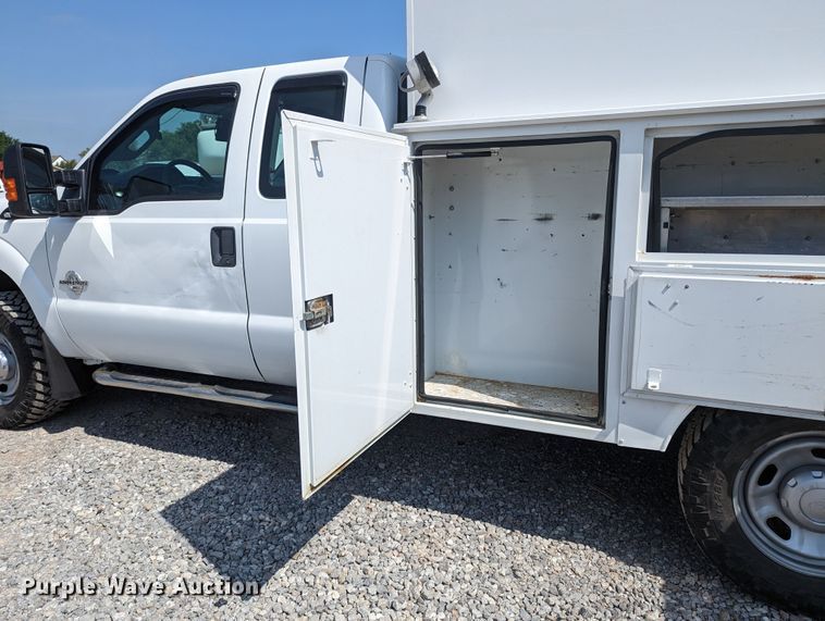 image for item MN9999 2011 Ford  F350 Super Duty  SuperCab utility bed pickup truck