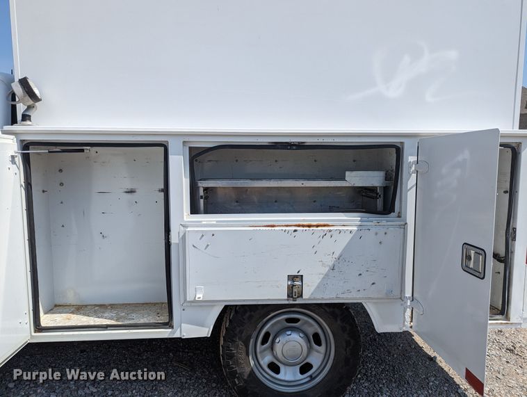 image for item MN9999 2011 Ford  F350 Super Duty  SuperCab utility bed pickup truck