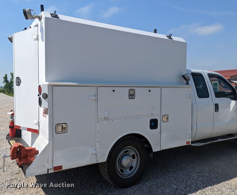 image for item MN9999 2011 Ford  F350 Super Duty  SuperCab utility bed pickup truck